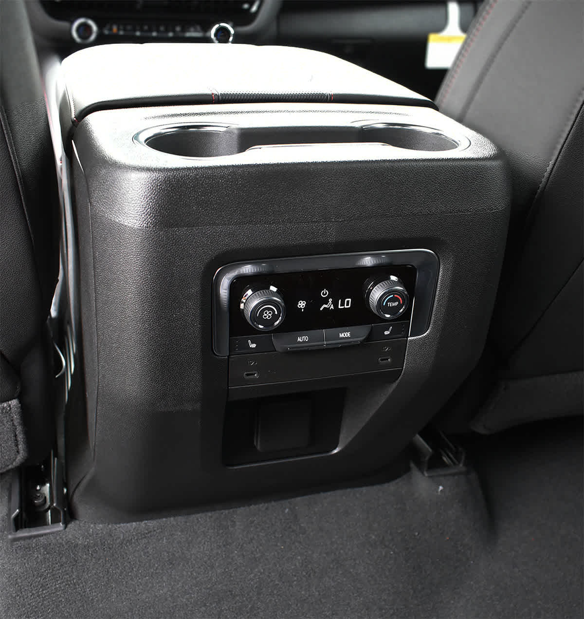 2026 Chevrolet Suburban RST - Photo 10