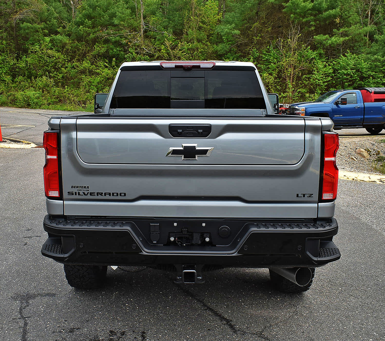 View vehicle photo 7