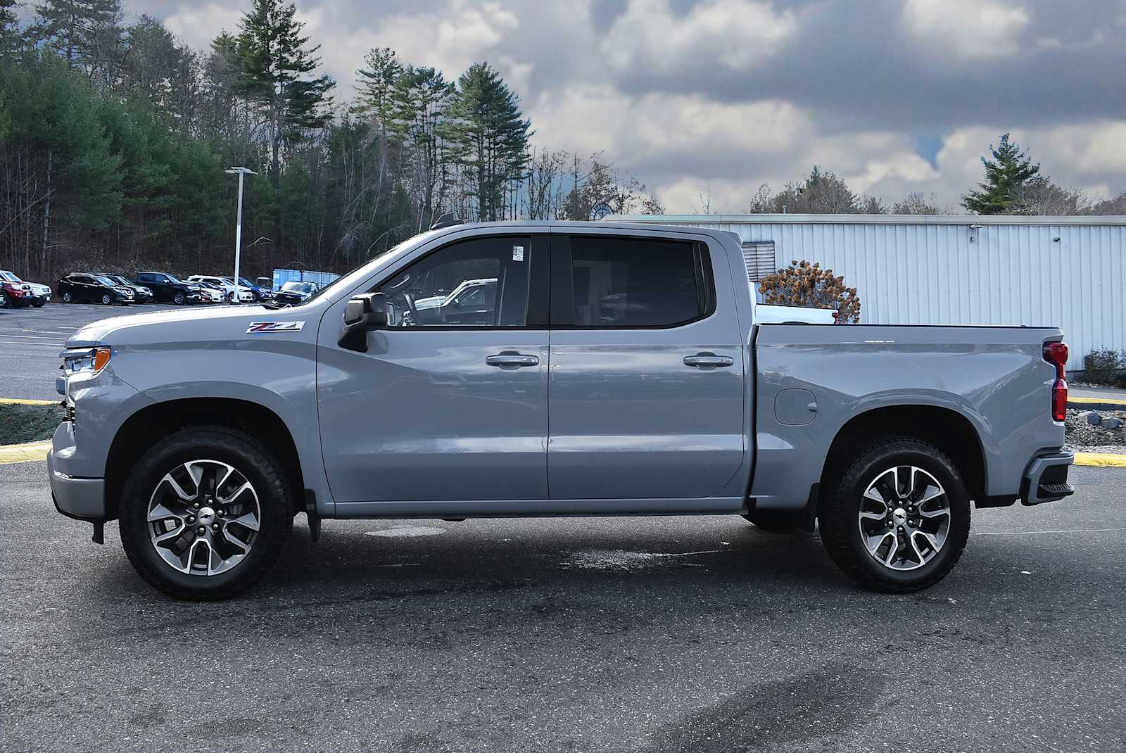 2024 Chevrolet Silverado 1500 RST photo 2