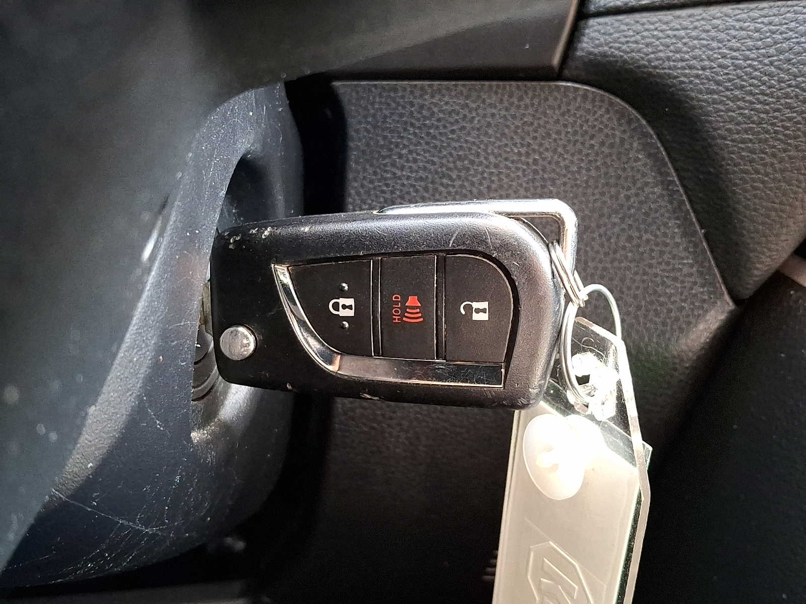 2020 Toyota RAV4 LE - Photo 24