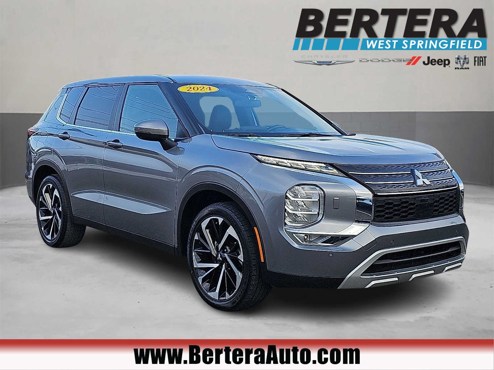 2024 Mitsubishi Outlander SE's photo