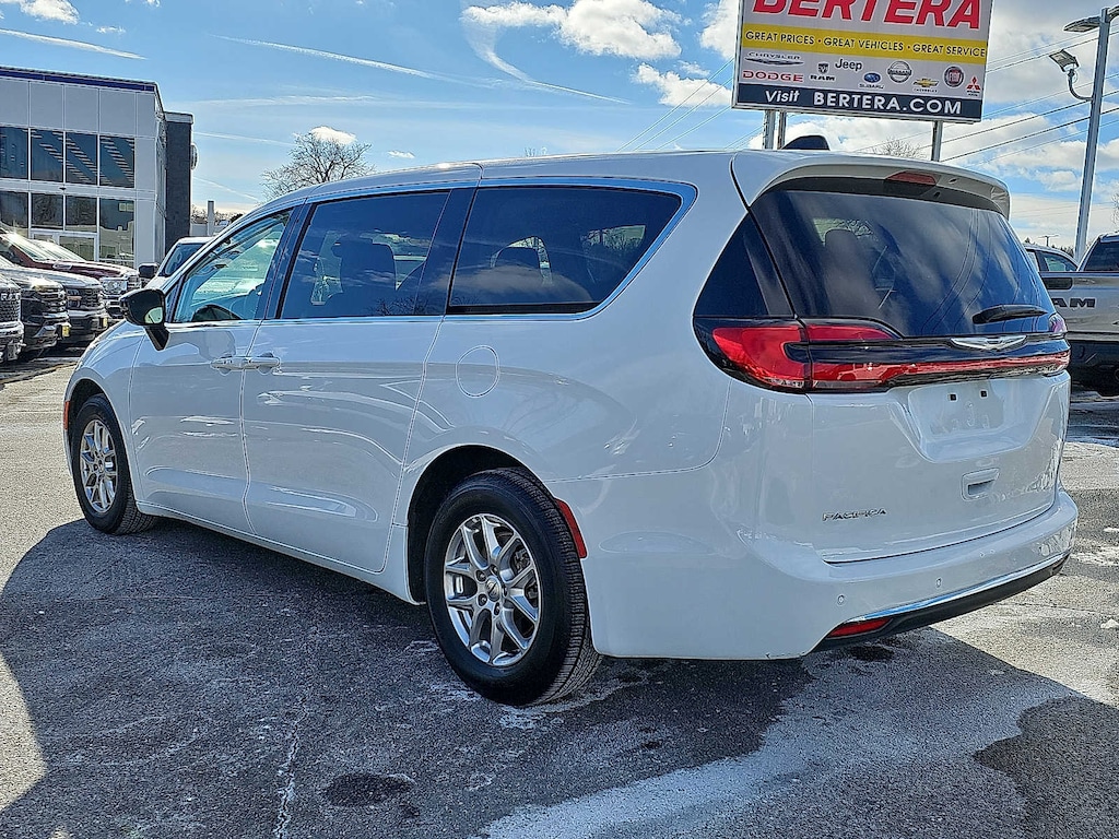 Used 2024 Chrysler Pacifica Touring L Van