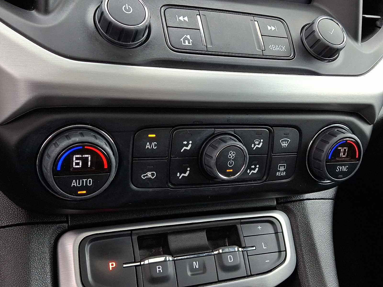 2023 GMC Acadia SLE - Photo 18