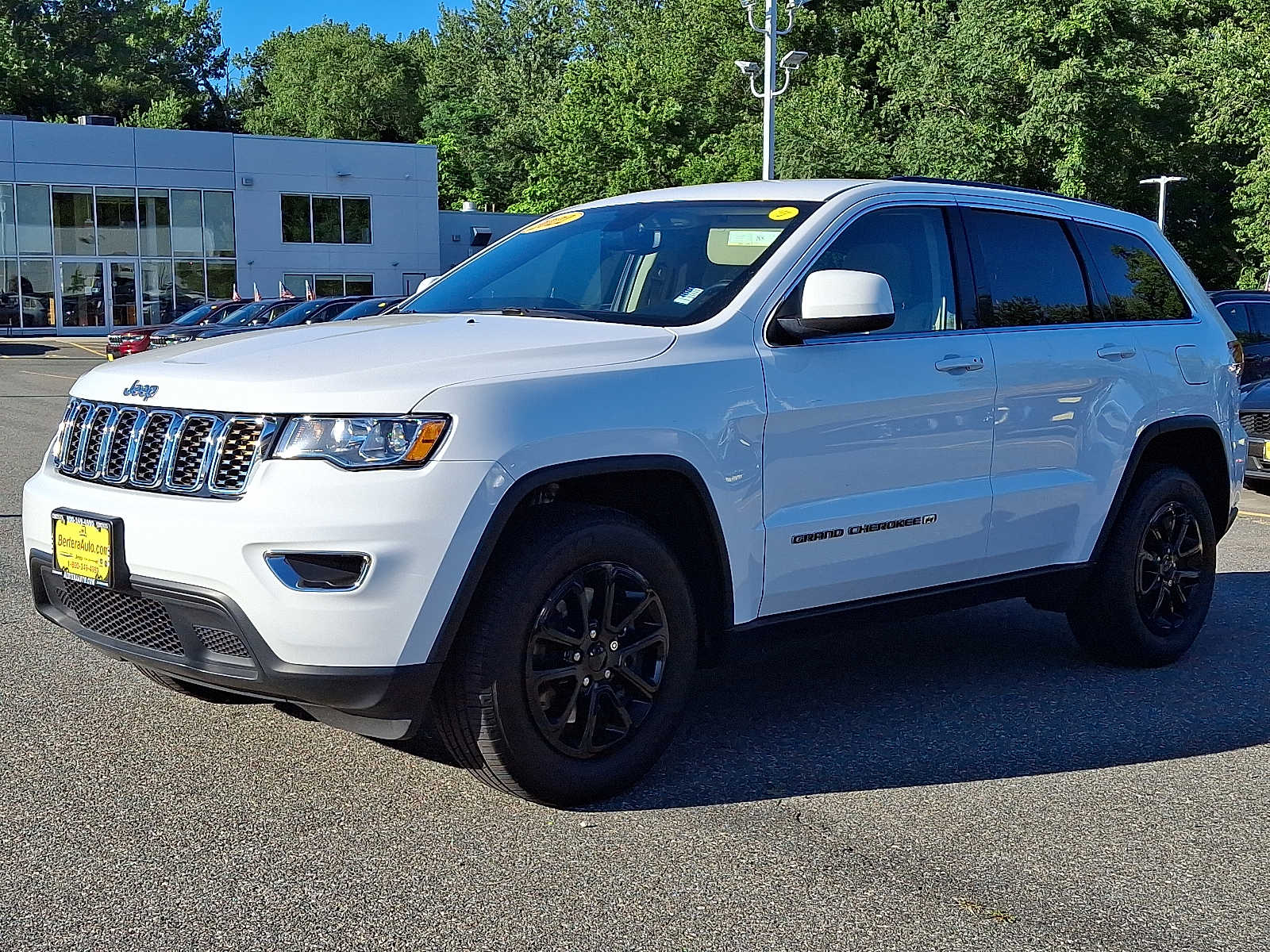 2022 Jeep Cherokee Laredo photo 3