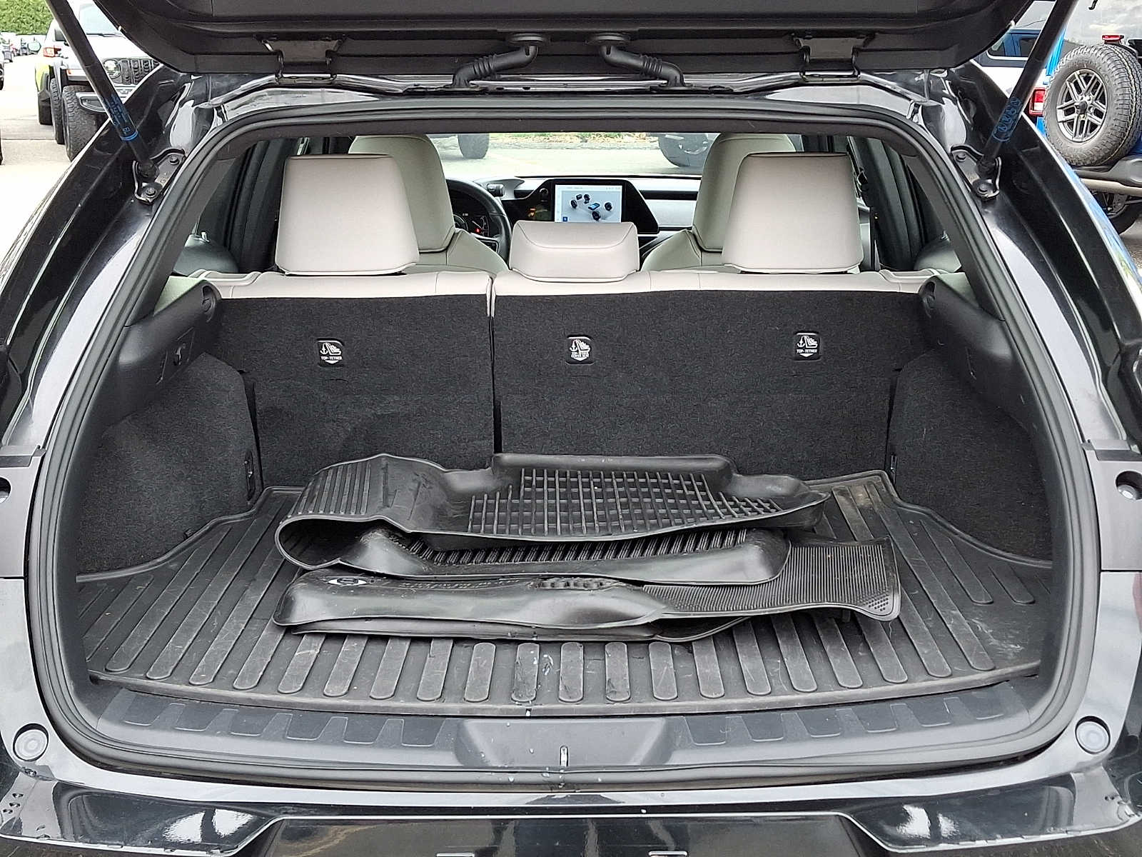 2023 Lexus UX Hybrid 250h - Photo 29