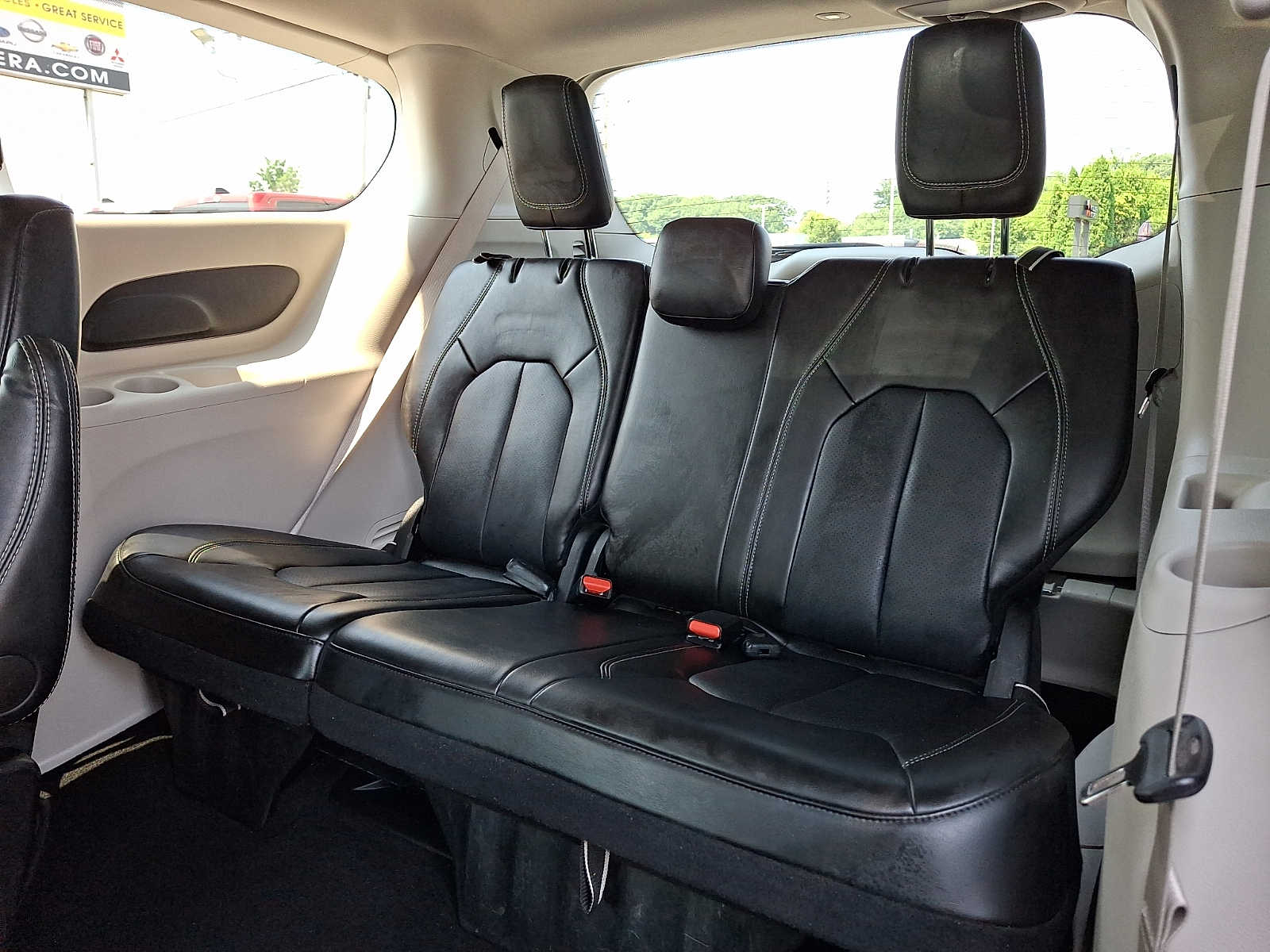 2024 Chrysler Pacifica Touring L - Photo 10