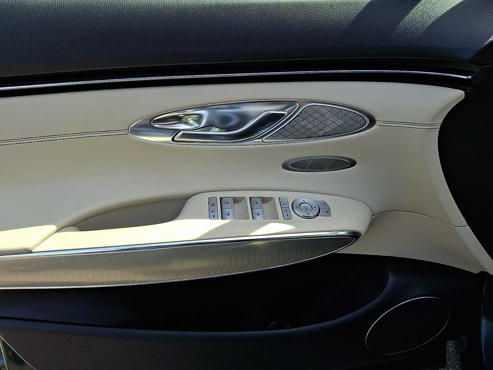 2024 GENESIS GV70 Standard - Photo 14