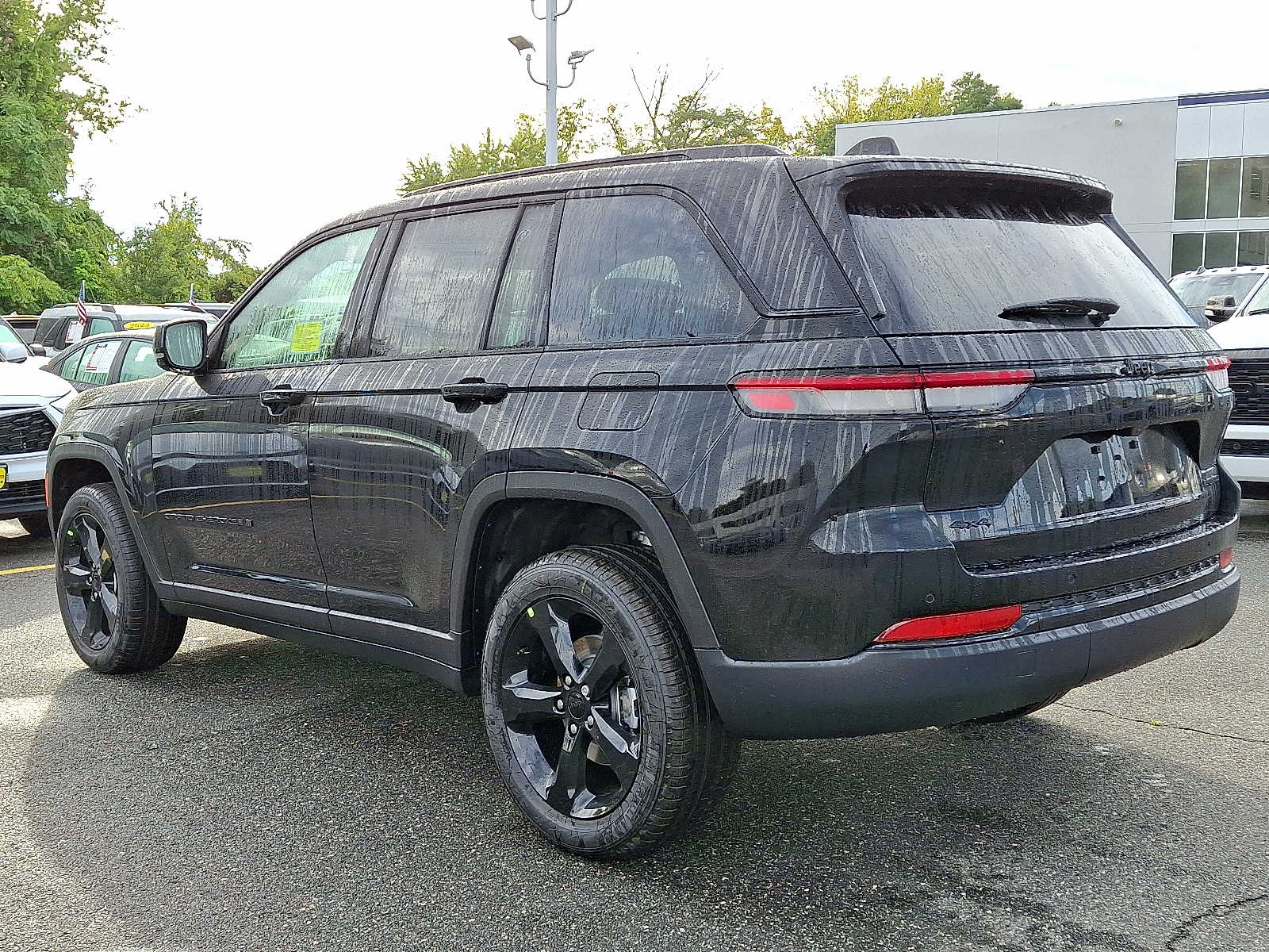 2025 Jeep Grand Cherokee Limited photo 2