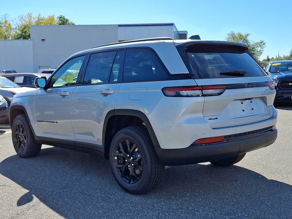 New 2025 Jeep Grand Cherokee ALTITUDE 4X4 Sport Utility