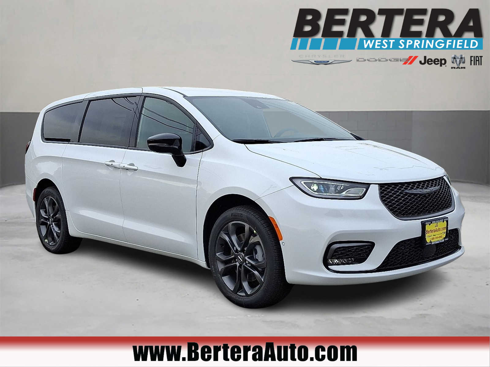 2026 Chrysler Pacifica Select's photo