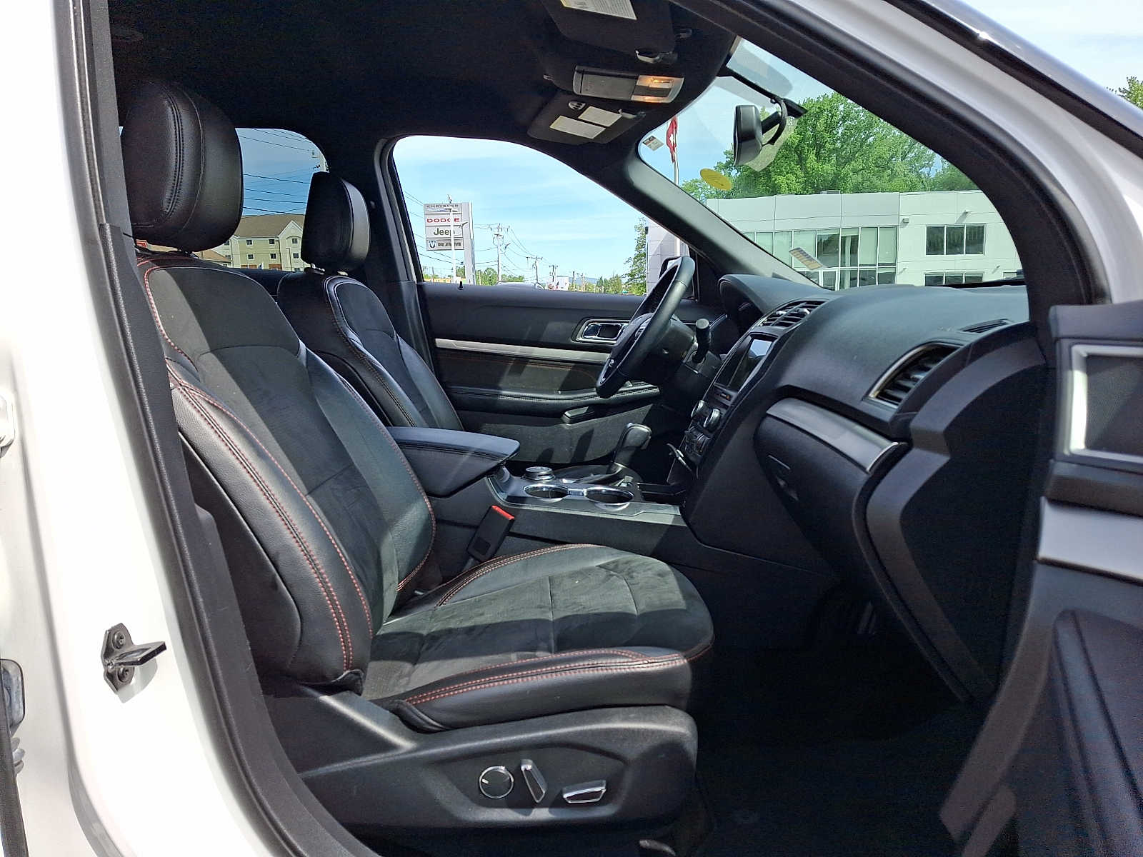 2018 Ford Explorer XLT - Photo 16