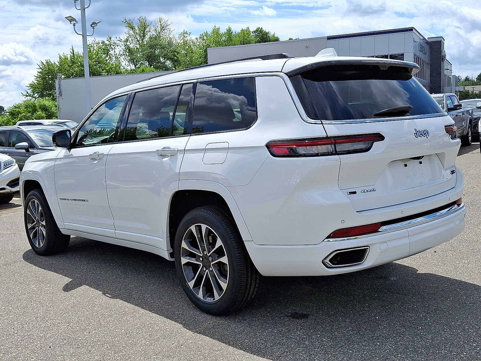 2022 Jeep Grand Cherokee Overland photo 3