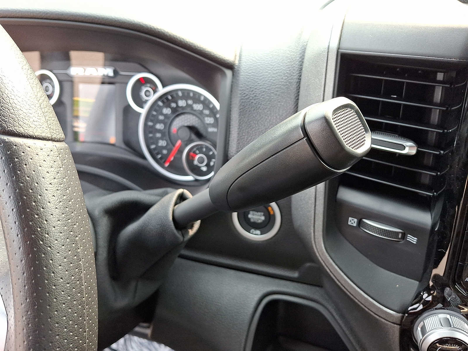 2025 RAM 2500 Tradesman - Photo 10
