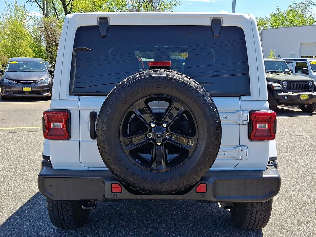 Used 2022 Jeep Wrangler Unlimited Sahara Altitude SUV