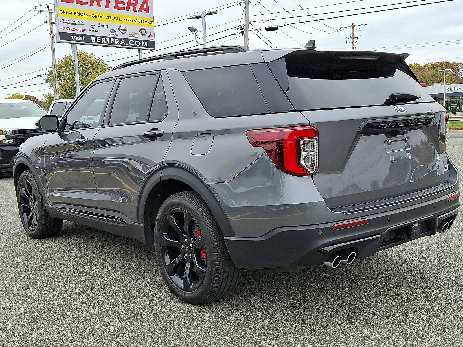 2023 Ford Explorer ST photo 4