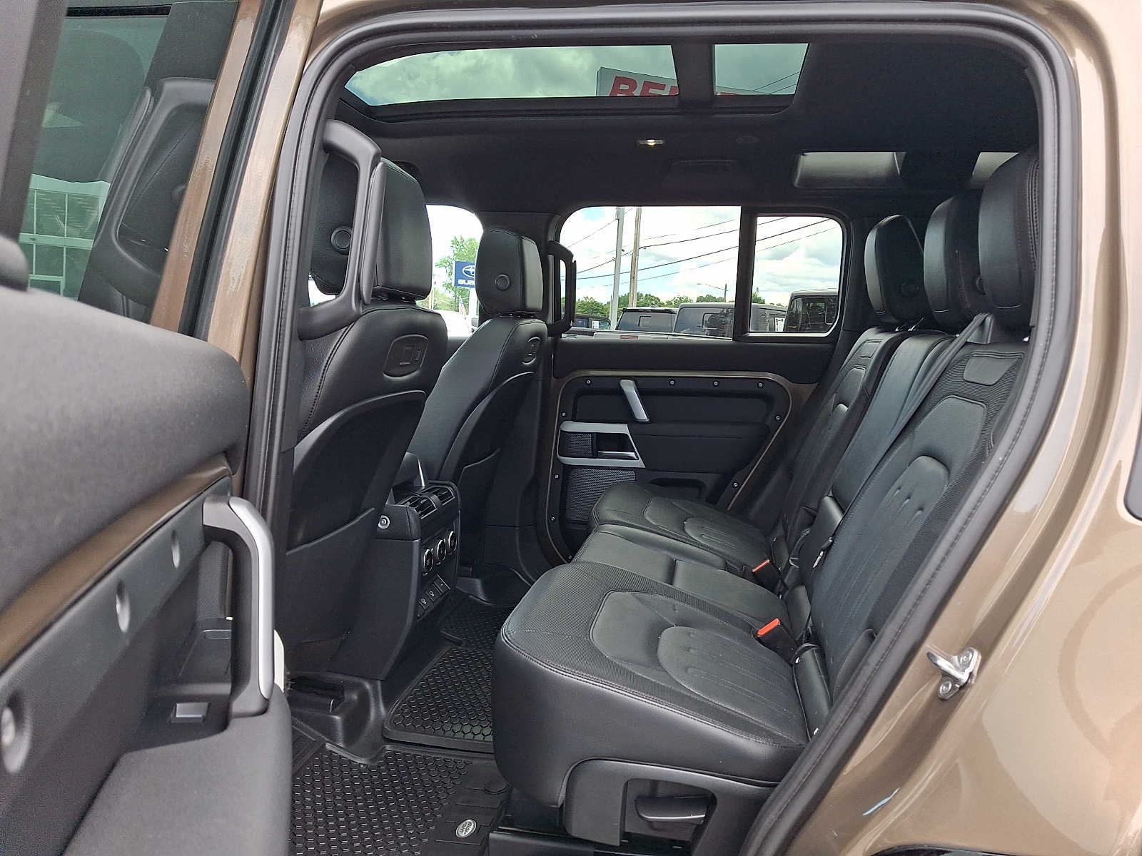 2022 Land Rover Defender X-Dynamic SE - Photo 11