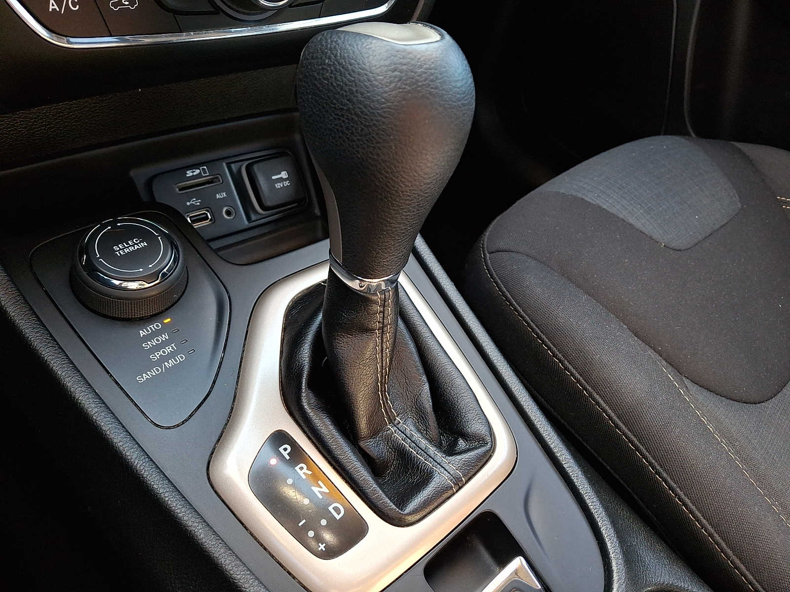 2016 Jeep Cherokee Latitude - Photo 16