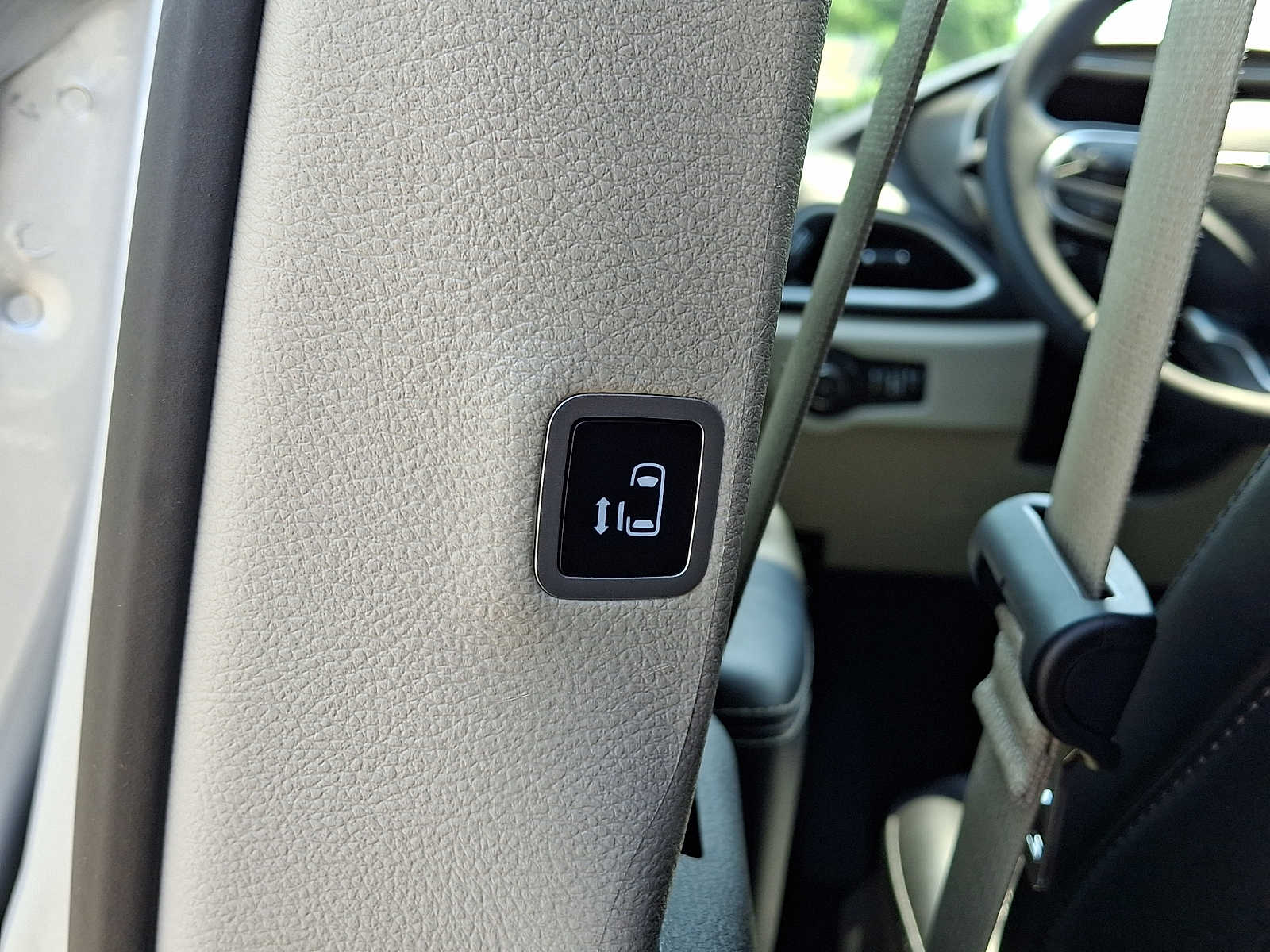 2024 Chrysler Pacifica Touring L - Photo 14
