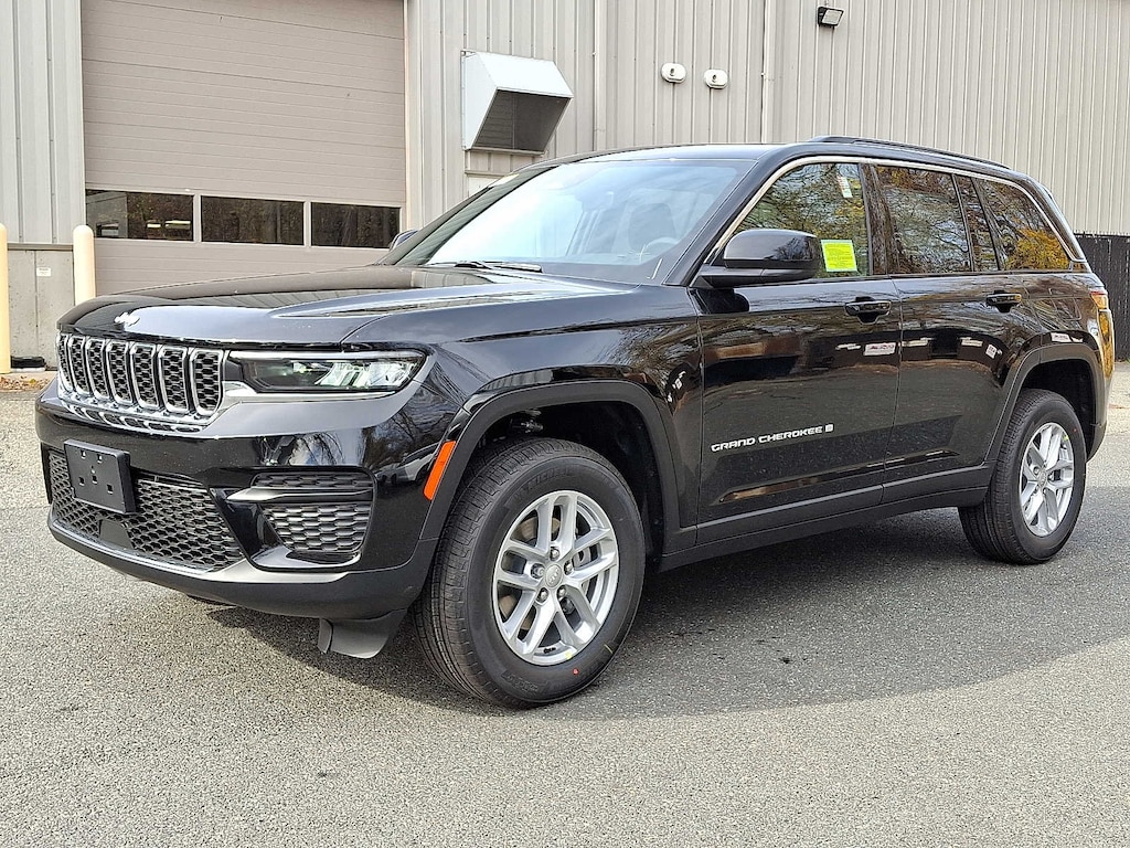 New 2025 Jeep Grand Cherokee LAREDO X 4X4 Sport Utility