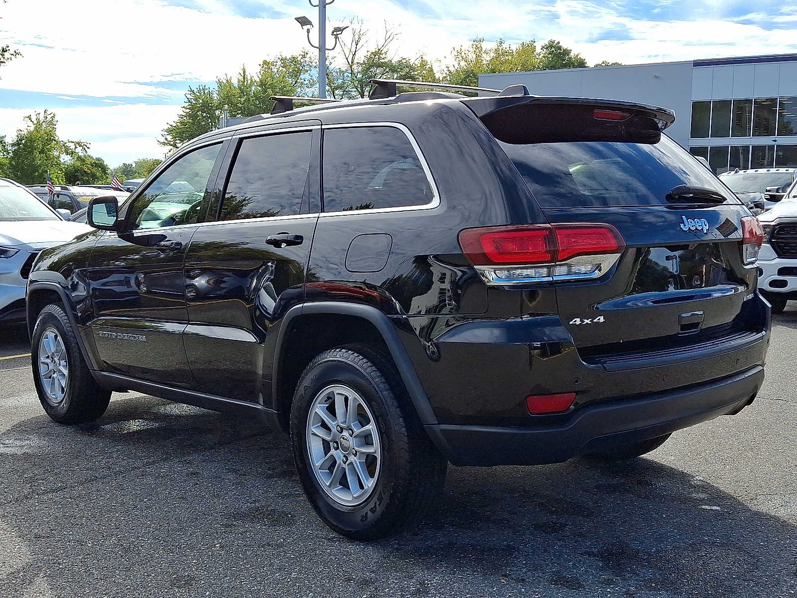 2020 Jeep Grand Cherokee Laredo E photo 4