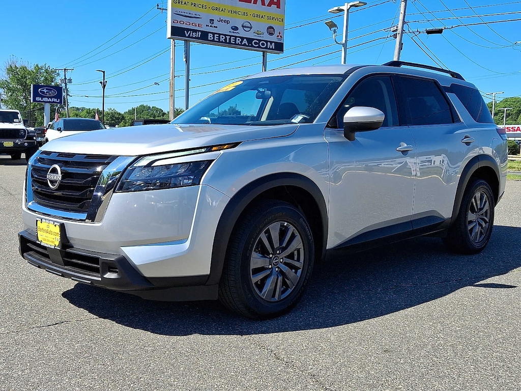 Used 2024 Nissan Pathfinder SV SUV
