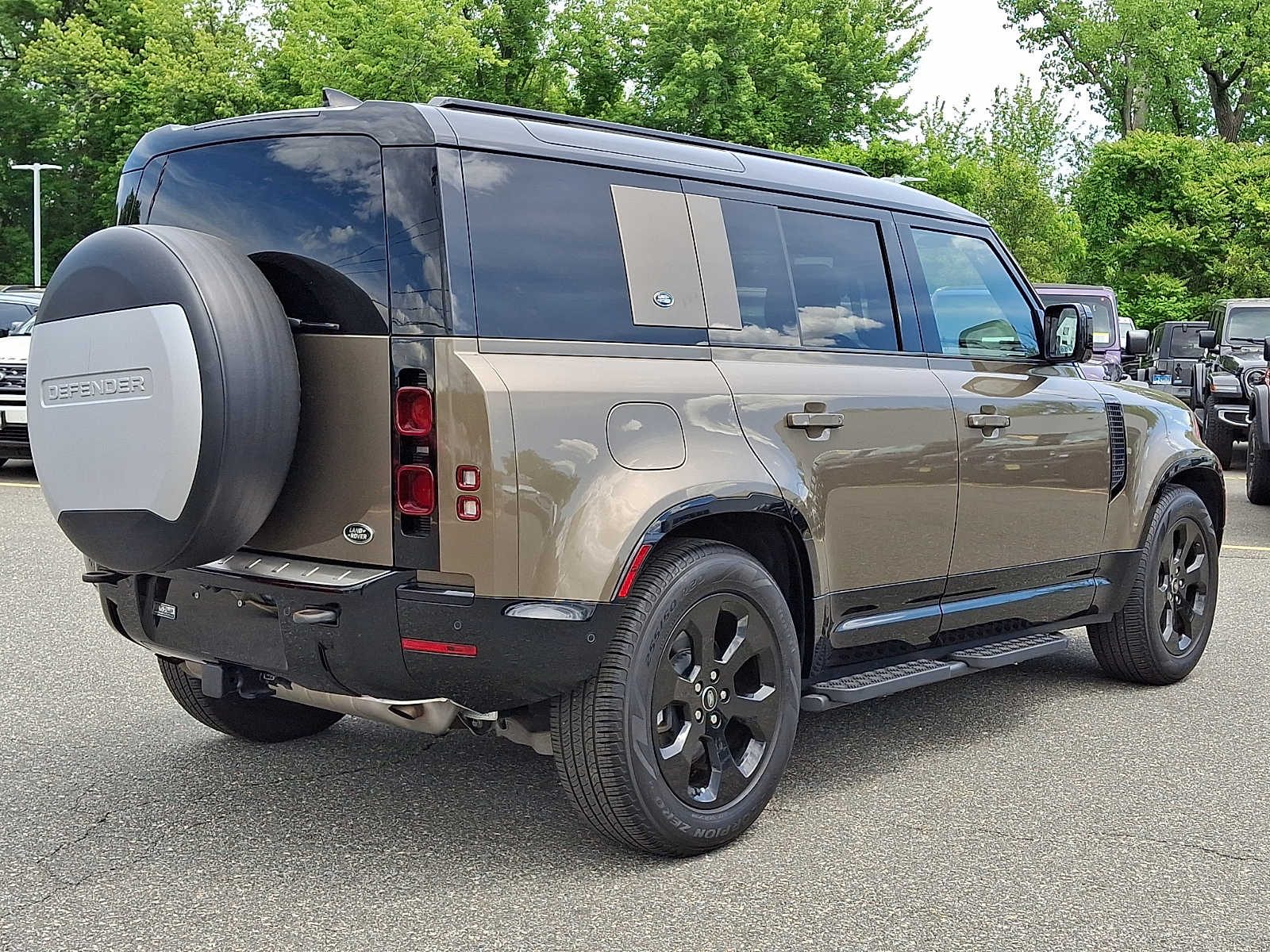 2022 Land Rover Defender X-Dynamic SE - Photo 6