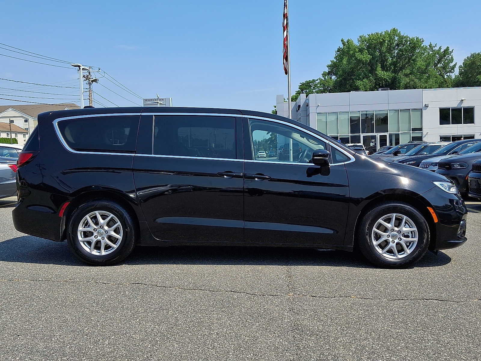 2024 Chrysler Pacifica Touring L - Photo 7