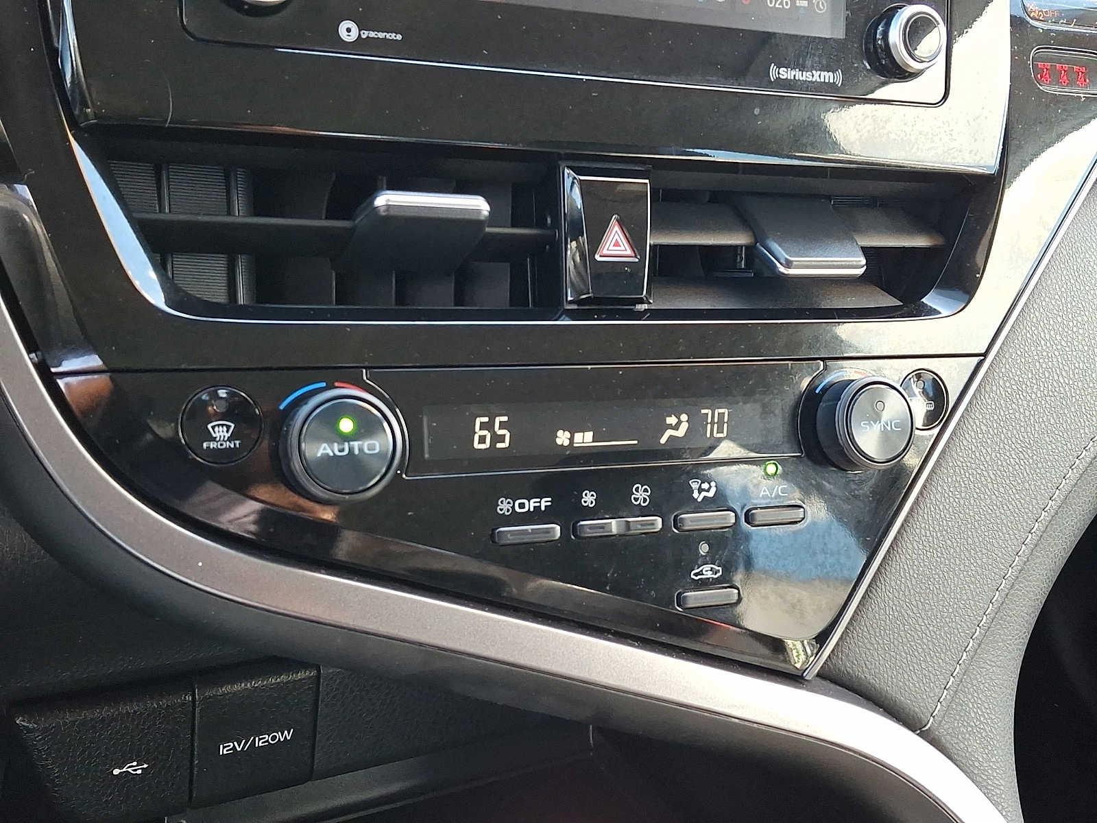 2024 Toyota Camry SE - Photo 15