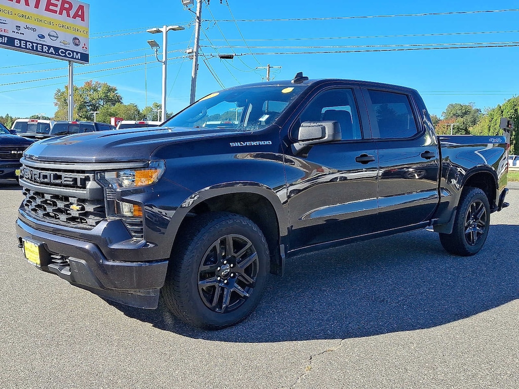 Used 2022 Chevrolet Silverado 1500 Custom 4WD Crew Cab 147 Truck