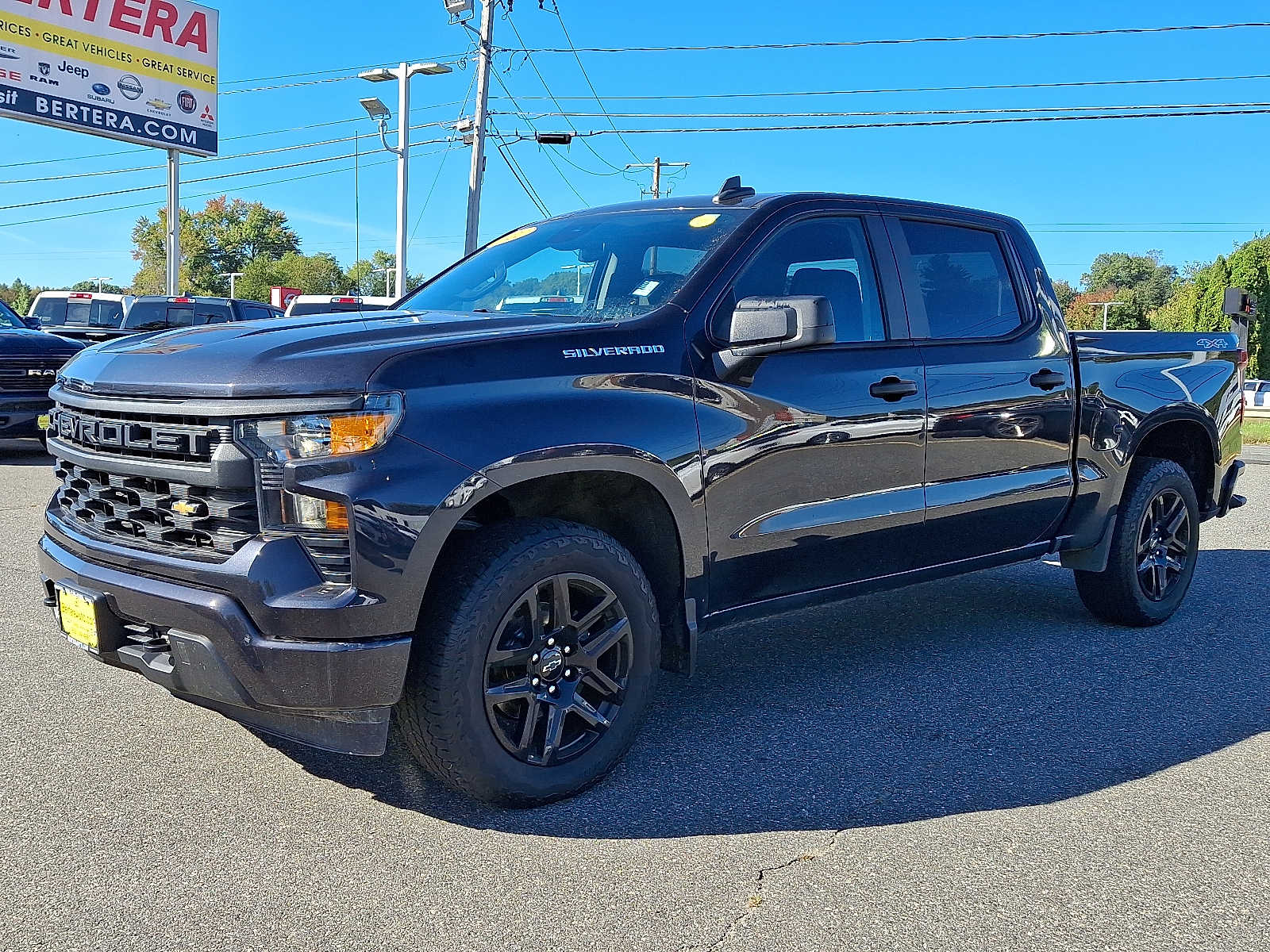 2022 Chevrolet Silverado 1500 Custom photo 2