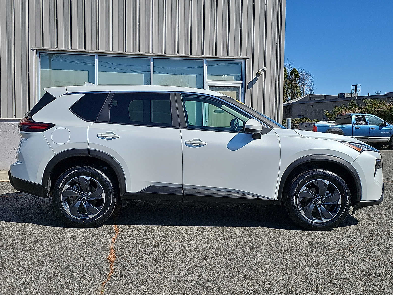 2024 Nissan Rogue SV - Photo 7