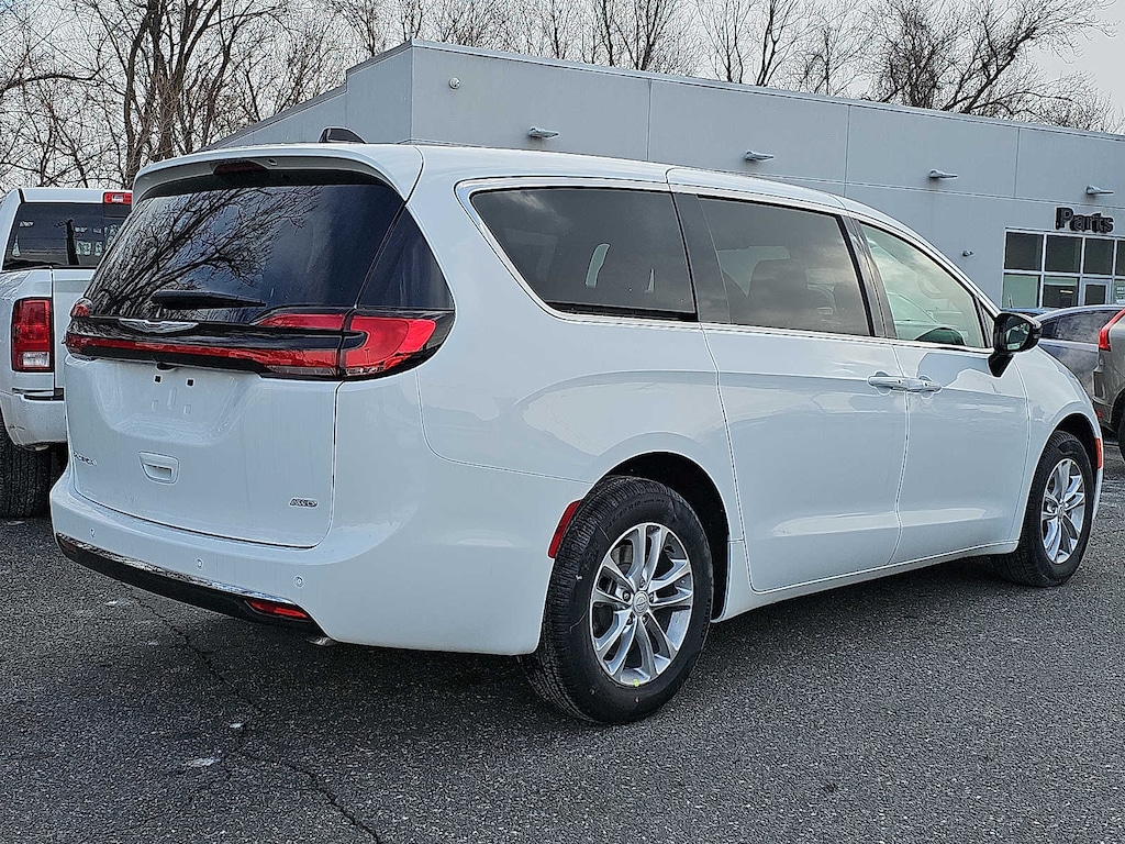 New 2026 Chrysler Pacifica SELECT AWD Passenger Van