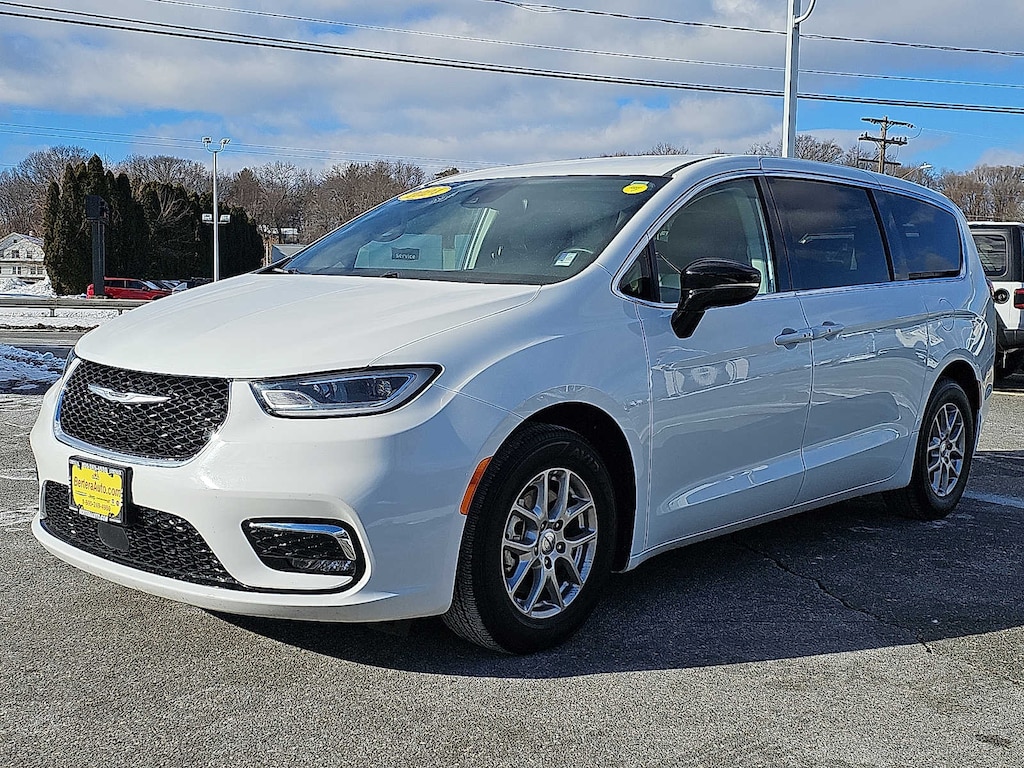 Used 2024 Chrysler Pacifica Touring L Van