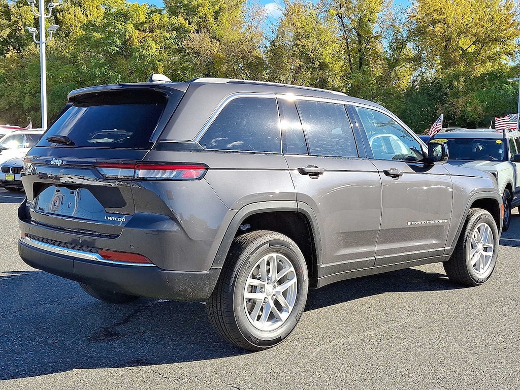 New 2025 Jeep Grand Cherokee LAREDO X 4X4 Sport Utility