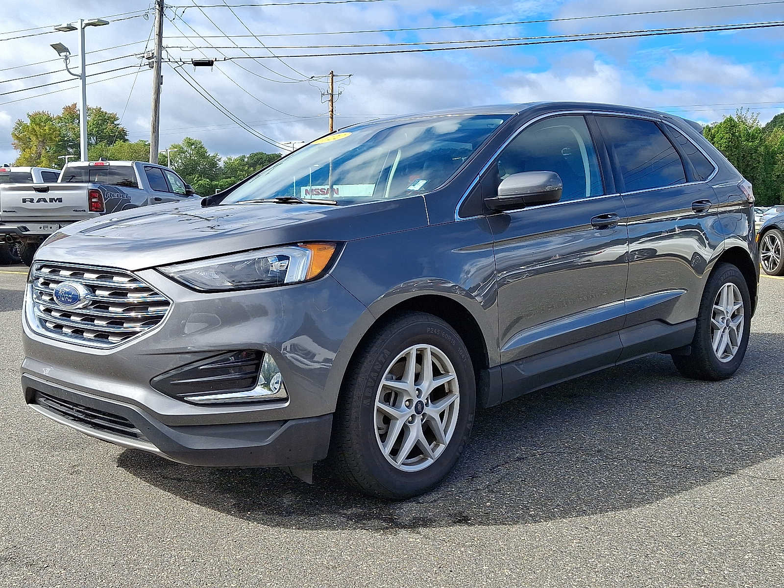2022 Ford Edge SEL photo 3