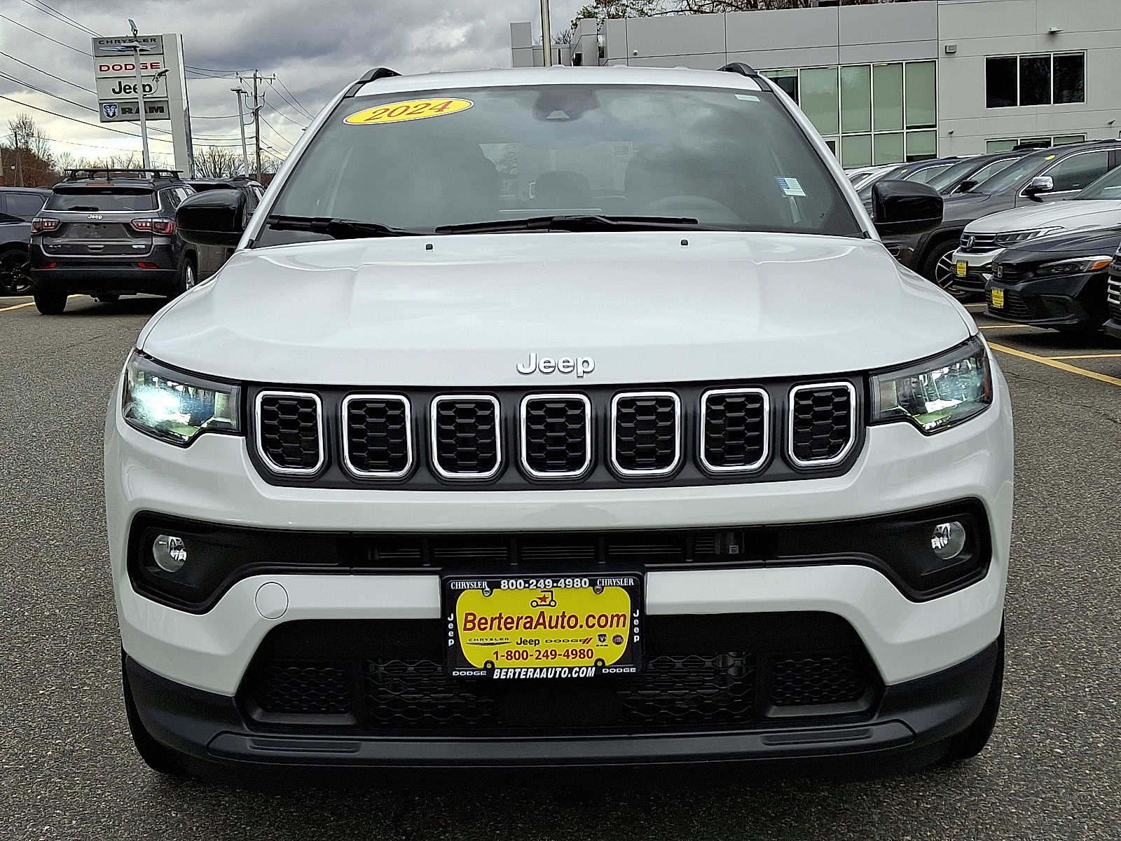 2024 Jeep Compass Latitude photo 2