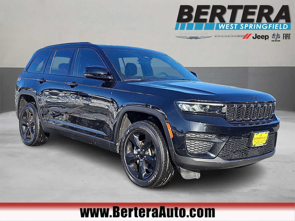 Used 2023 Jeep Grand Cherokee Altitude SUV