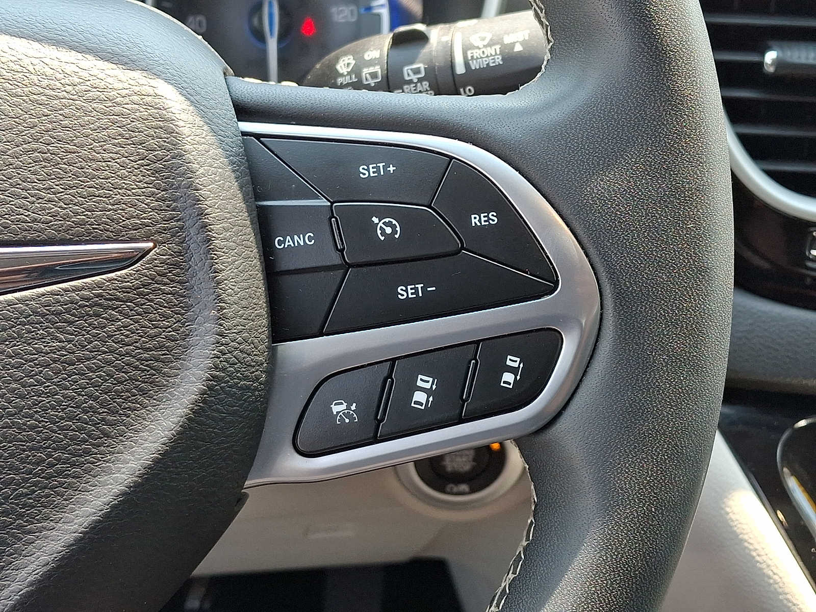 2024 Chrysler Pacifica Touring L - Photo 25