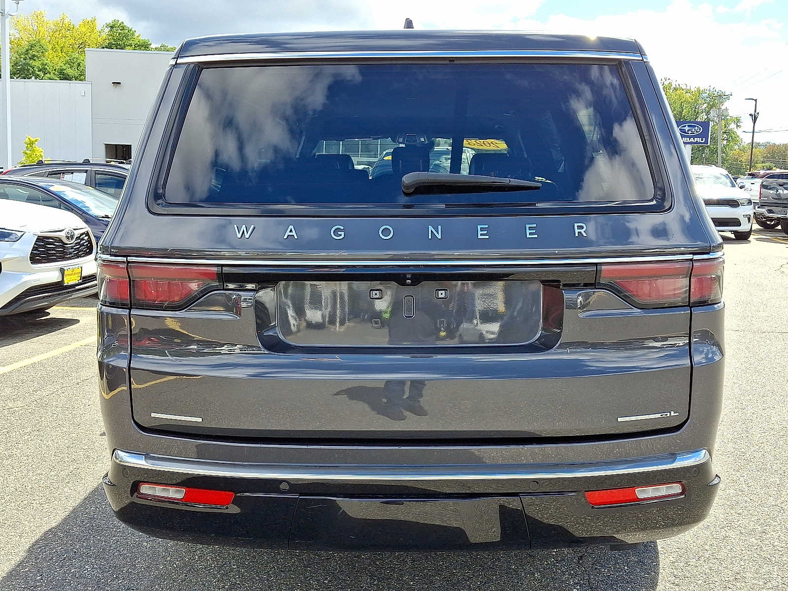 2023 Jeep Wagoneer L Series II photo 4