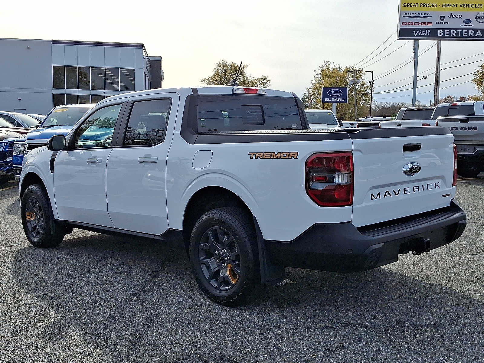 2024 Ford Maverick Lariat Tremor photo 2