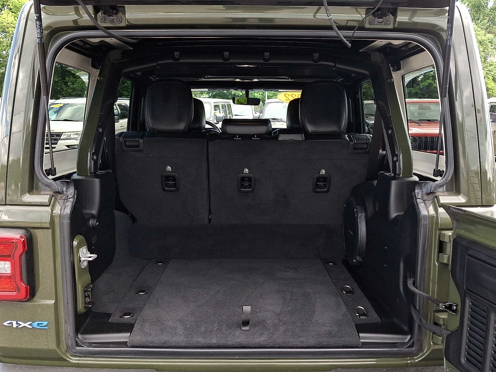 2022 Jeep Wrangler Unlimited Sahara 4XE - Photo 33