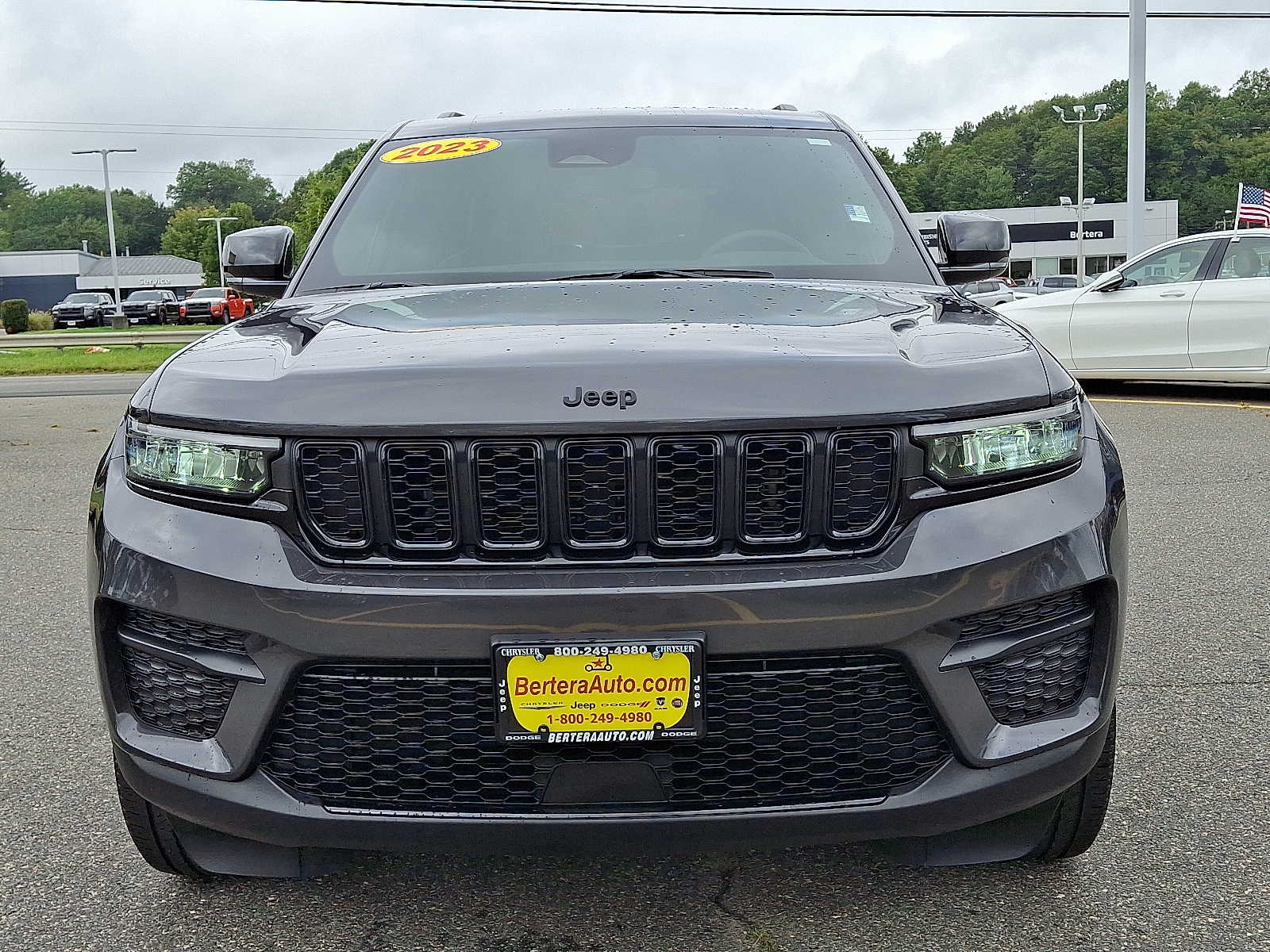 2023 Jeep Grand Cherokee Altitude photo 2