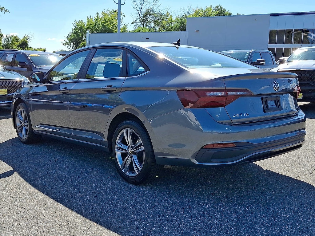 Used 2024 Volkswagen Jetta SE Sedan