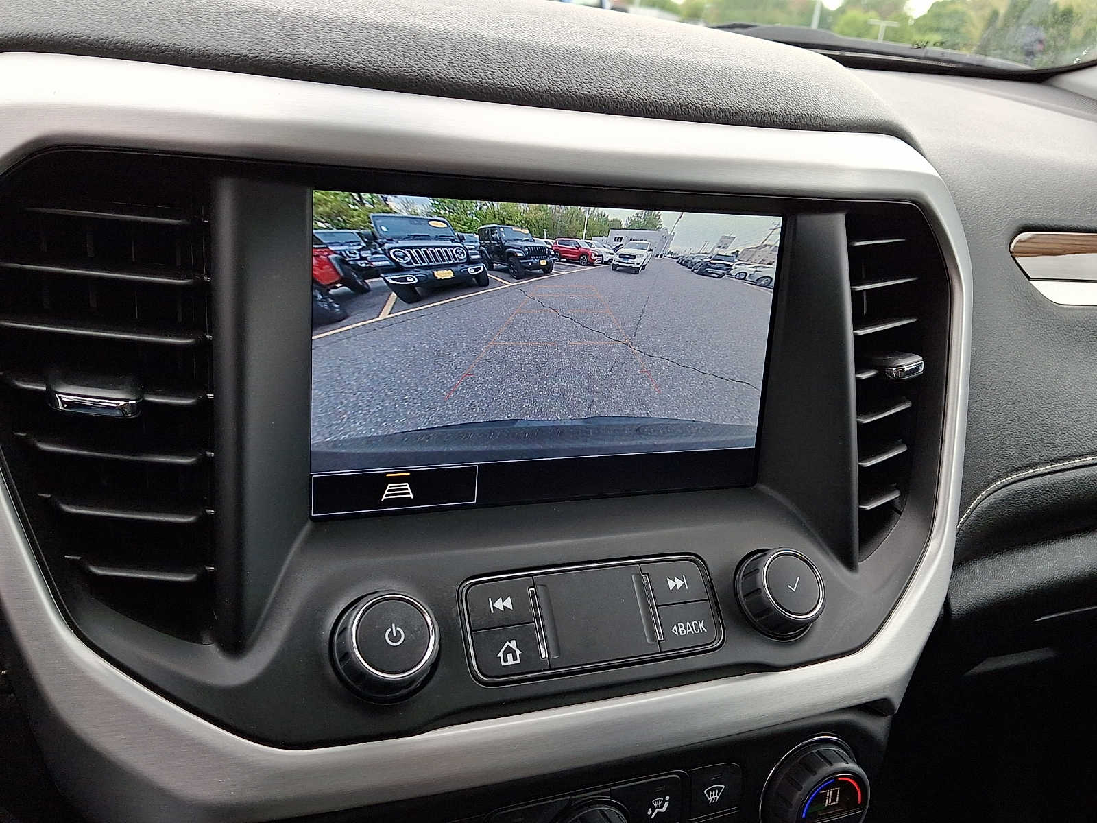2023 GMC Acadia SLE - Photo 21