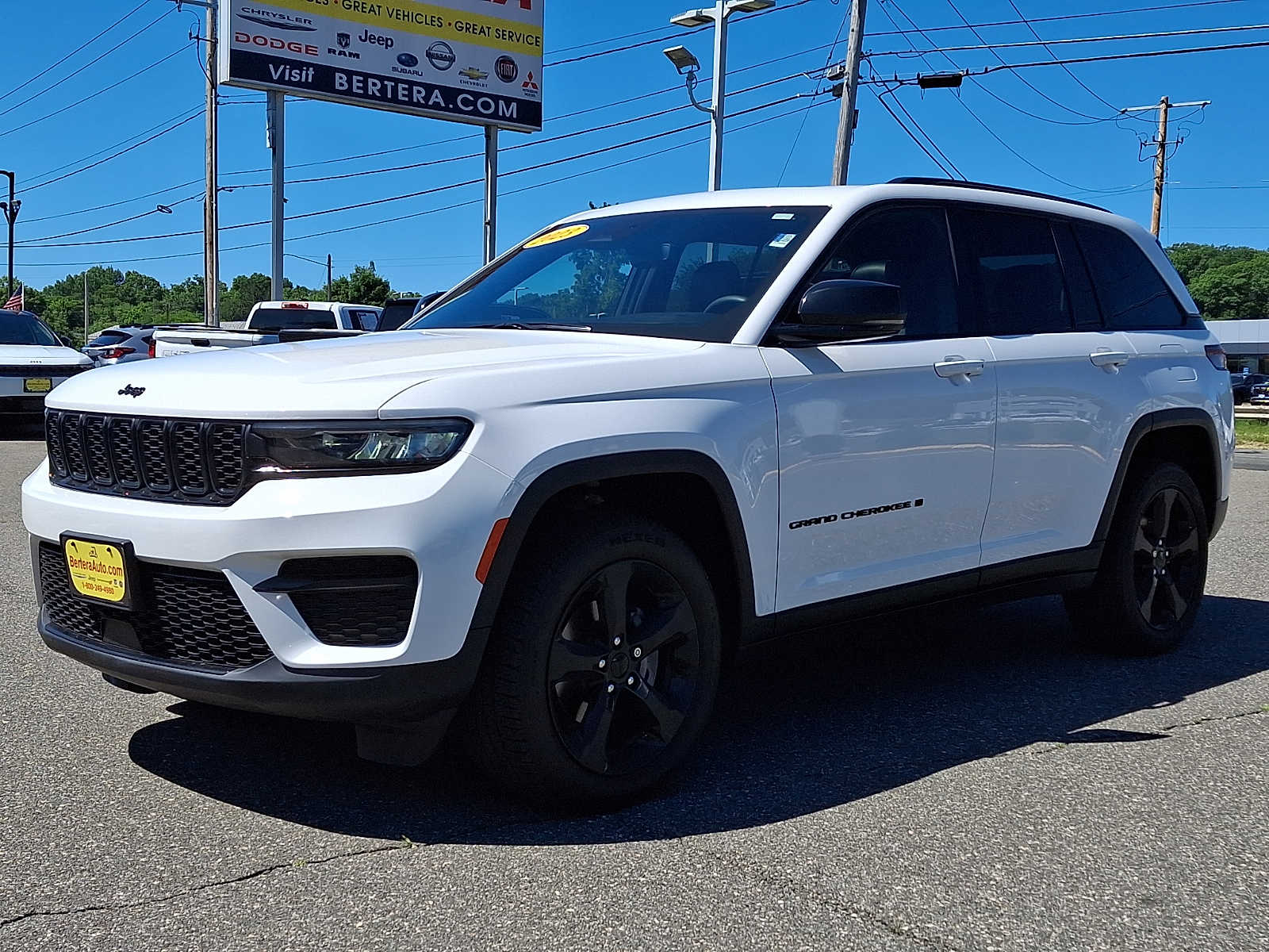 2023 Jeep Grand Cherokee Altitude - Photo 3