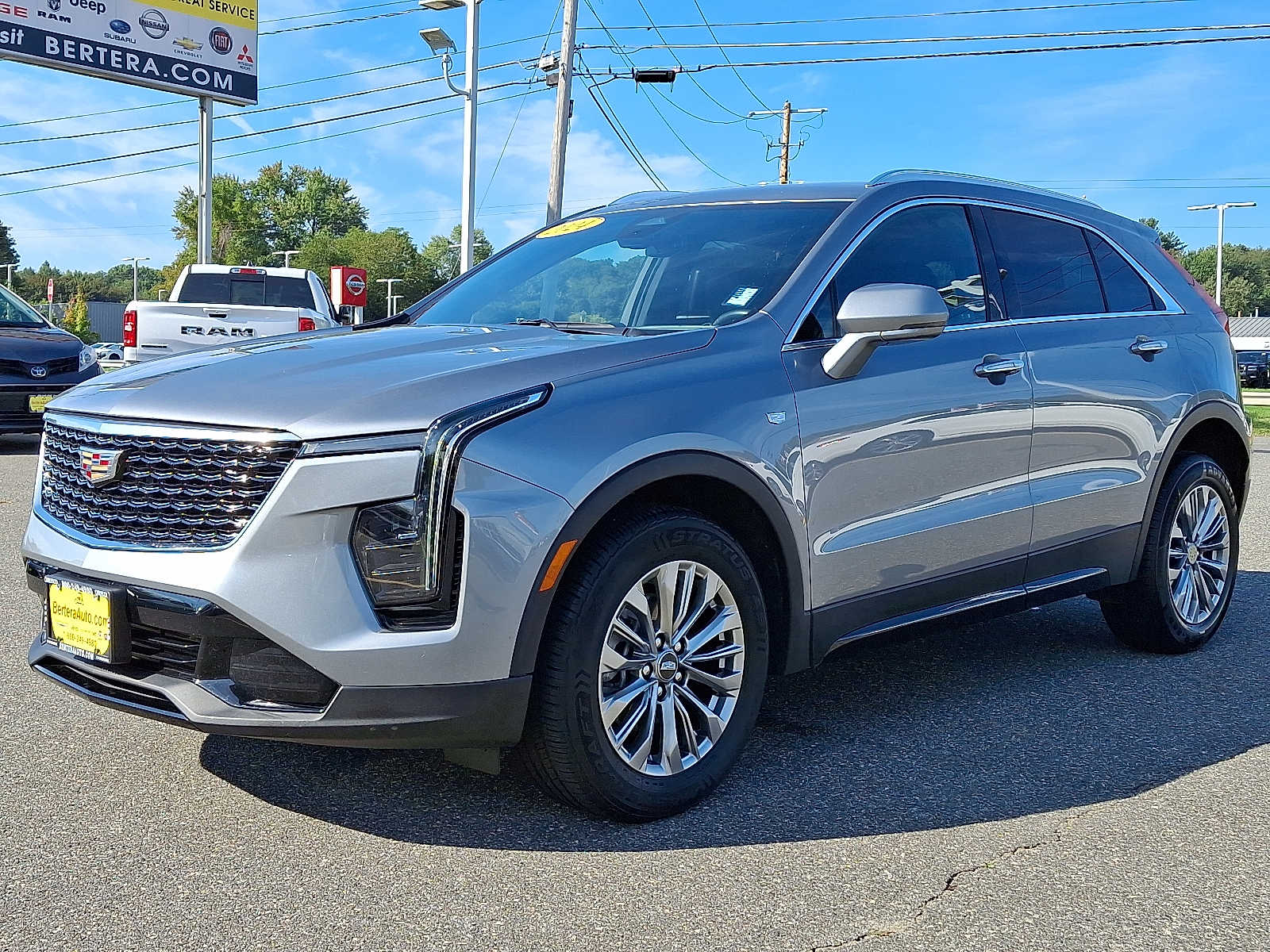 2024 Cadillac XT4 Premium Luxury photo 3