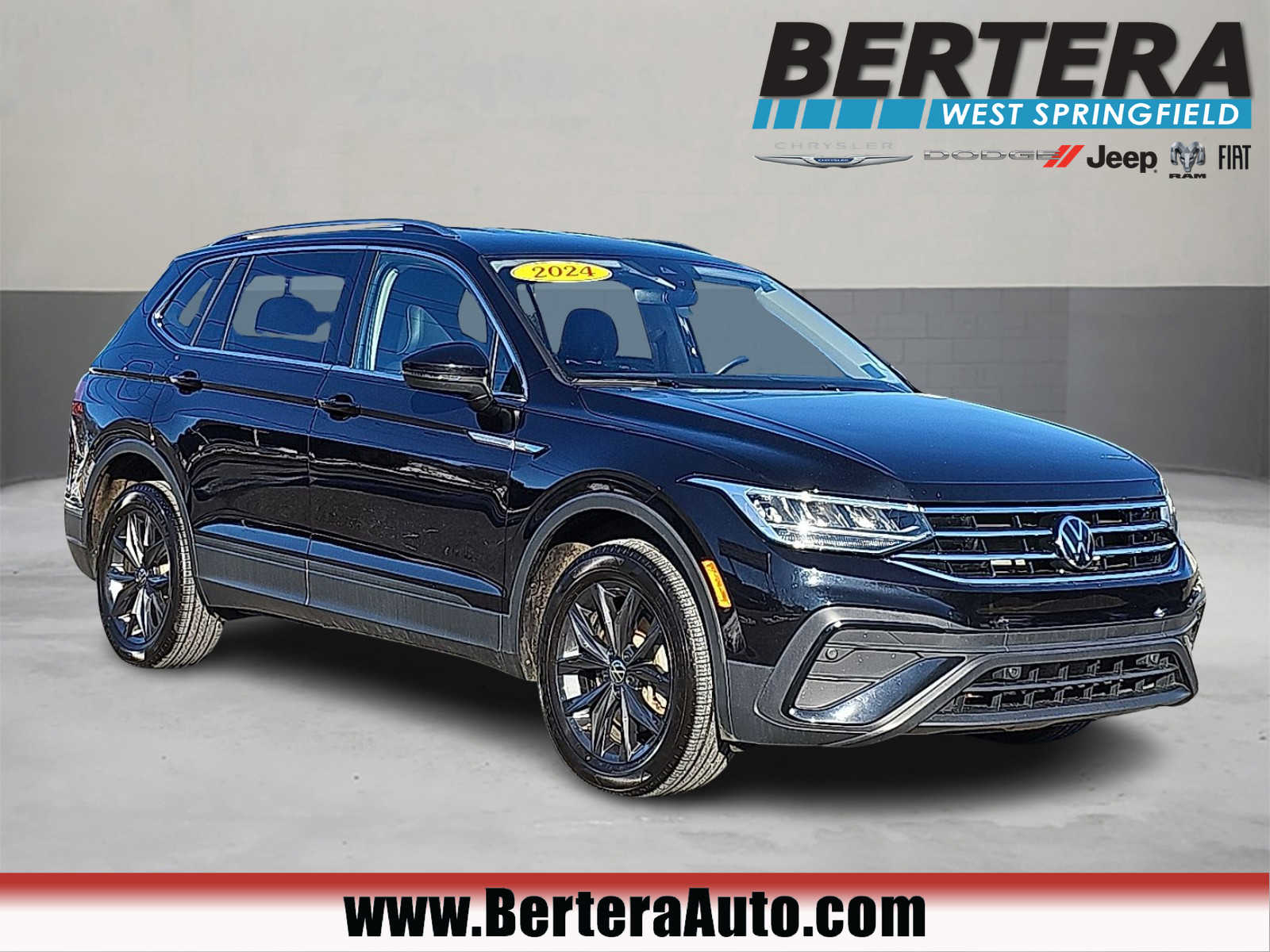 2024 Volkswagen Tiguan SE's photo