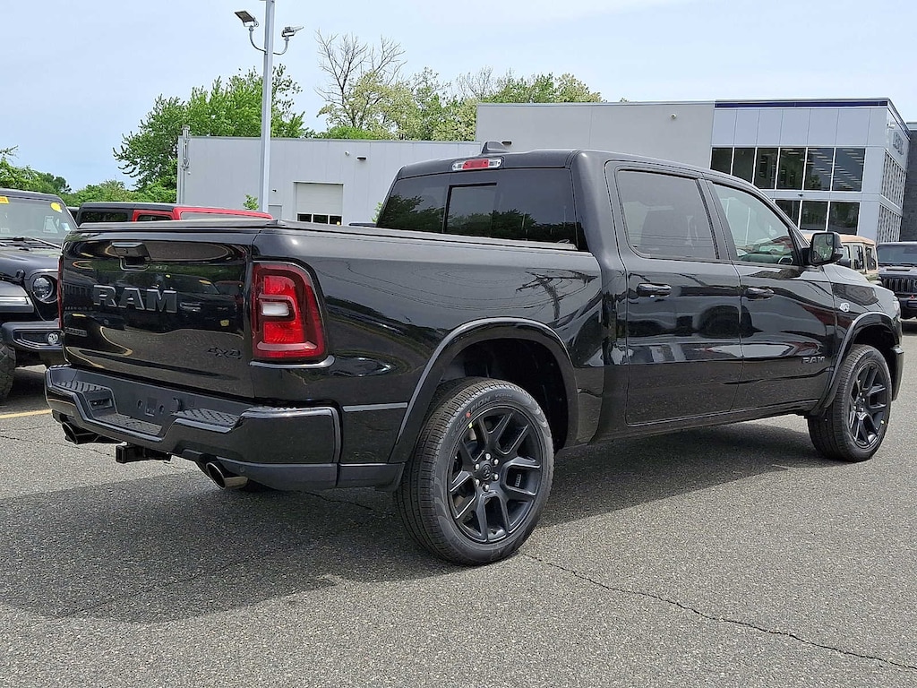 New 2026 Ram 1500 LARAMIE CREW CAB 4X4 5'7 BOX Pickup