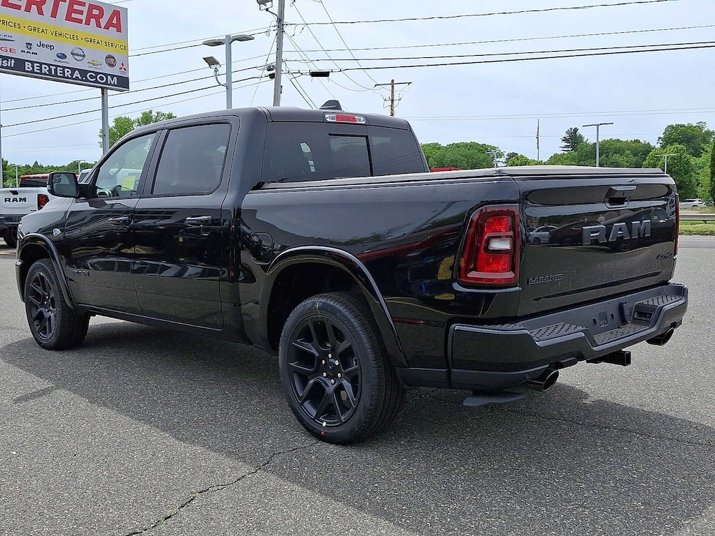 New 2026 Ram 1500 LARAMIE CREW CAB 4X4 5'7 BOX Pickup