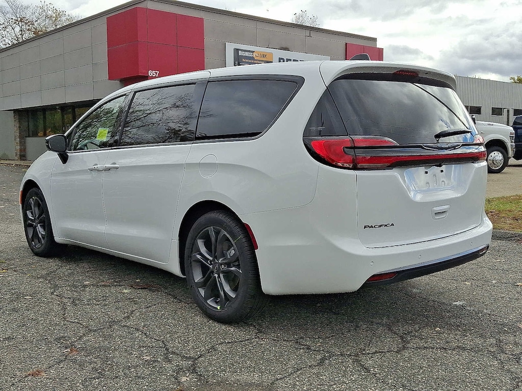 New 2026 Chrysler Pacifica SELECT Passenger Van